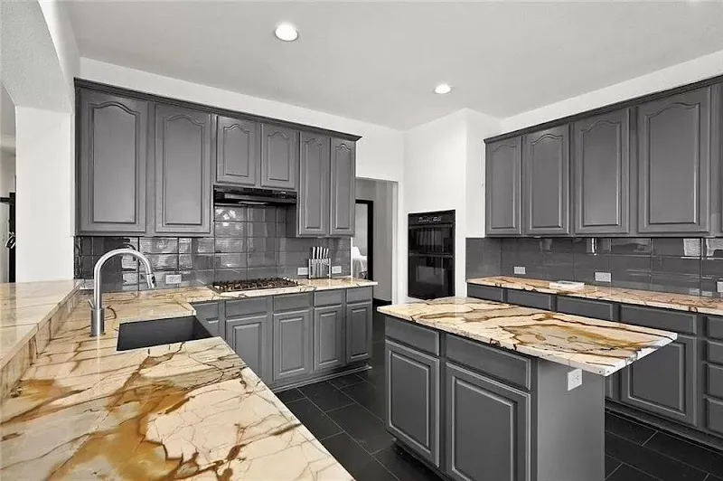 Real Deal Sober Living Homes: Farme - Photo 4