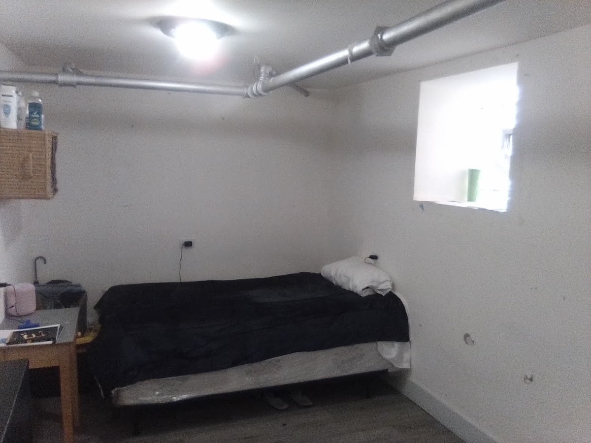 Henry's Sober Living House - Photo 2
