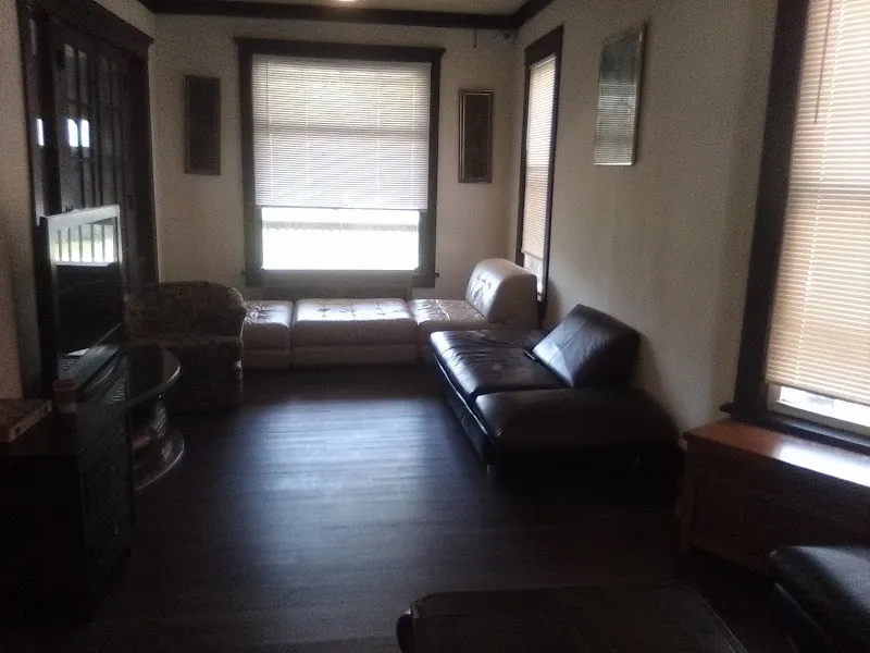 Henry's Sober Living House - Photo 3