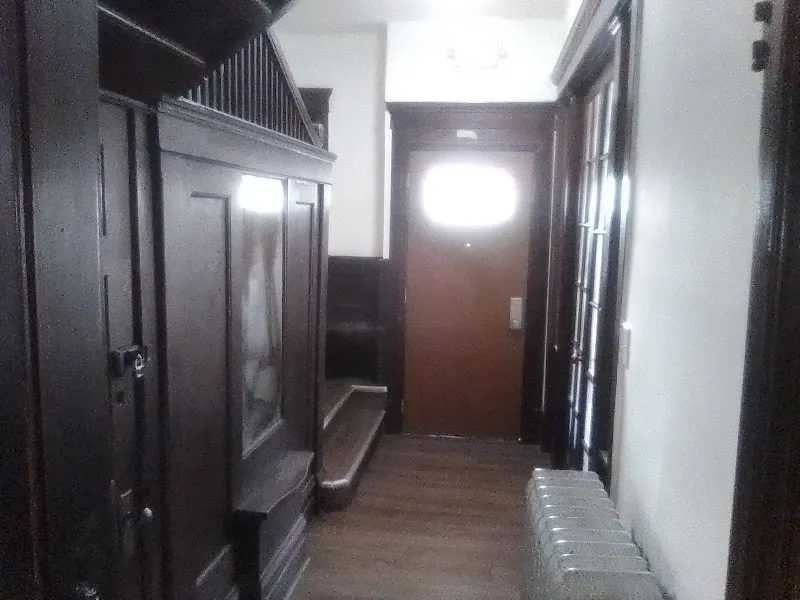 Henry's Sober Living House - Photo 4