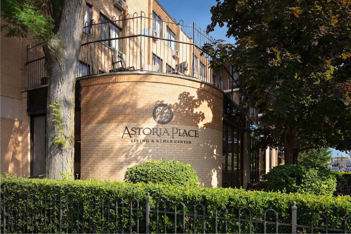 Astoria Place Living & Rehab Center - Photo 6