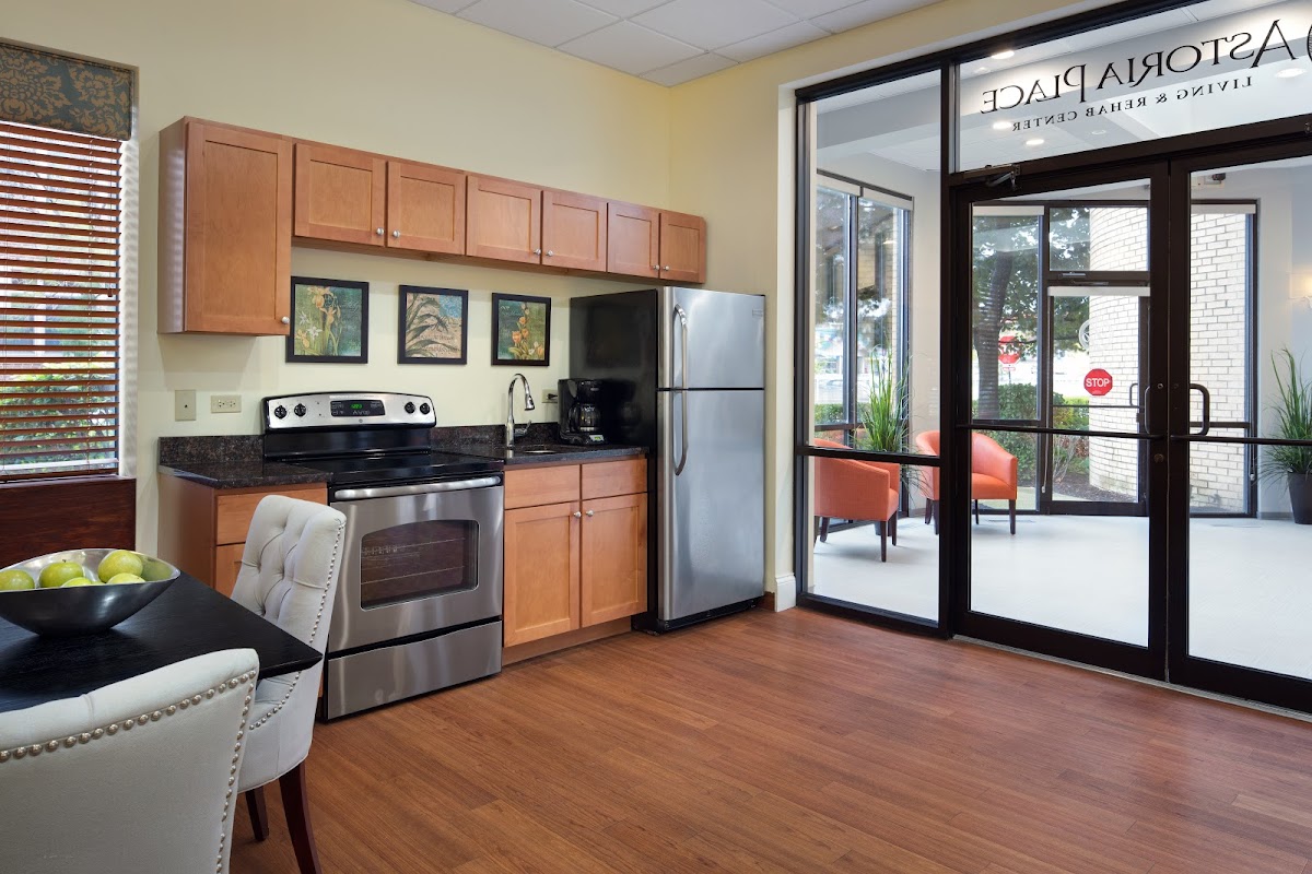 Astoria Place Living & Rehab Center - Photo 4