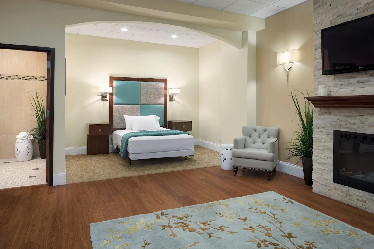 Astoria Place Living & Rehab Center - Photo 5